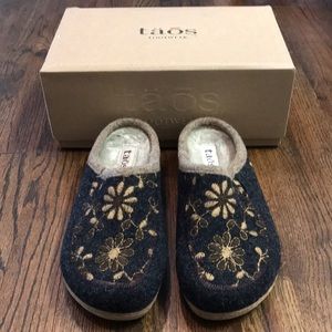 Taos Women’s sz 8 ,Woolderness 2 Clogs Charcoal